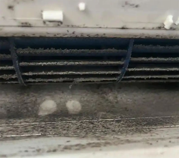 玉门空调吹的风有股烧焦味是怎么回事